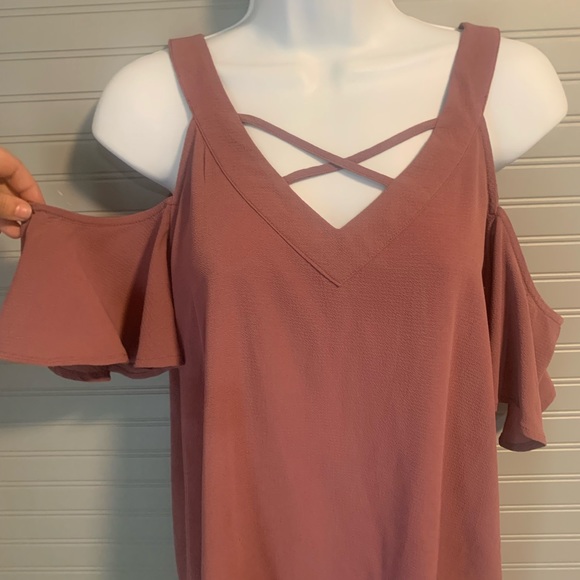 Blu Pepper Shoulder cut out XL Blouse - Picture 3 of 5